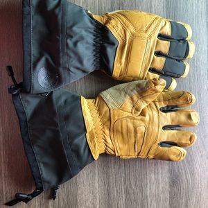 Skiing gloves black diamond